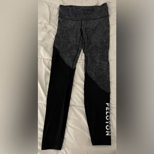 Lululemon. Size 8 pants. Black and white splatter.